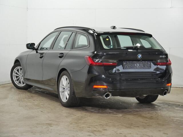 BMW 3-SERIE Touring 320d | Elek. Trekhaak | Standkachel | Driving Assistant Professional | Elek. Verst. Sportstoelen met Memory | Camera