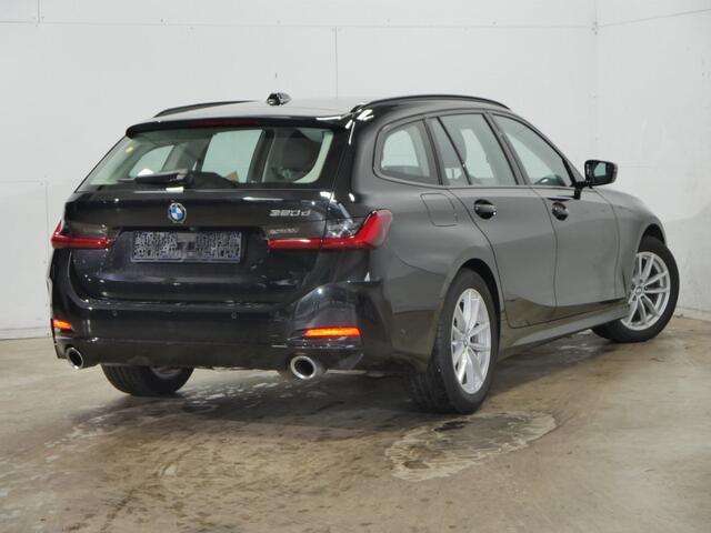 BMW 3-SERIE Touring 320d | Elek. Trekhaak | Standkachel | Driving Assistant Professional | Elek. Verst. Sportstoelen met Memory | Camera