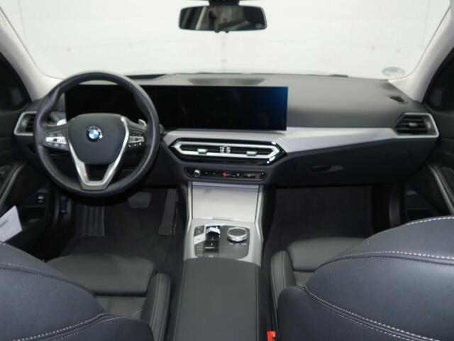 BMW 3-SERIE Touring 320d | Elek. Trekhaak | Standkachel | Driving Assistant Professional | Elek. Verst. Sportstoelen met Memory | Camera