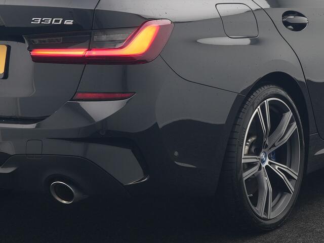 BMW 3-SERIE Touring 330e M Sport Plug In Hybrid 292pk Dealer O.H PHEV | Trekhaak Af Fabriek | Adaptive Onderstel | Adaptive Cruise | Laser LED | Sportstoelen Verwarmd | Sfeerverlichting | Apple Carplay | Camera | Virtual | Navigatie | DAB |