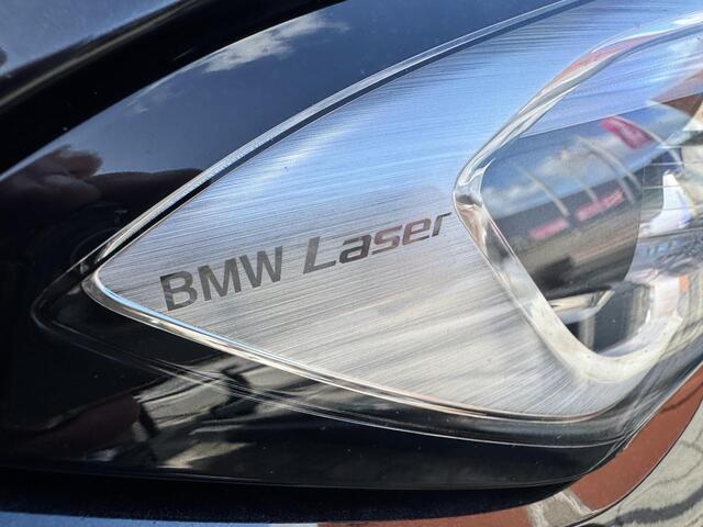 BMW 3-SERIE 320e M-sport | LASER LIGHT | CARPLAY | CAMERA | LEER/ALCANTARA |