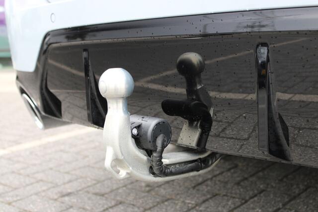 BMW 3-SERIE Touring 330e M Sport Automaat / Trekhaak / Achteruitrijcamera / Sportstoelen / Comfort Access / Active Cruise Control / M Adaptief onderstel