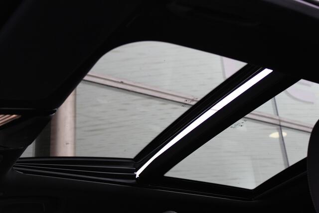 BMW 3-SERIE Touring 330e M Sport Automaat / Trekhaak / Achteruitrijcamera / Sportstoelen / Comfort Access / Active Cruise Control / M Adaptief onderstel