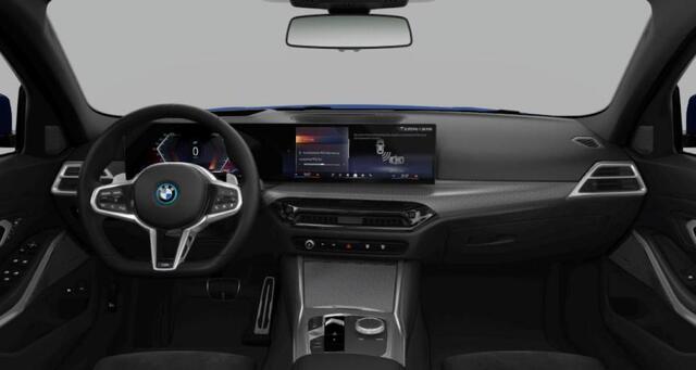 BMW 3-SERIE Touring 330e M Sport - Trekhaak - Panoramadak - Elektrisch verstelbare/verwarmde stoelen - Parking/Driving Assistant - Harman Kardon - Getinte ruiten - Comfort Access - Ambiance verlichting -