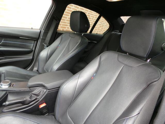 BMW 3-SERIE 318i Exe Aut. M-Pakket Schuif-/kanteldak NAP Gr-Navi,Leer,19"Lmv,Stoelverw,Enz Enz