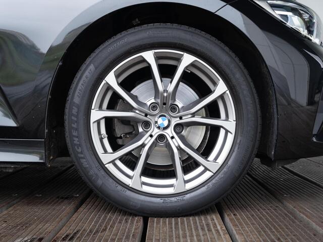 BMW 3-SERIE Sedan 320i | High Executive | Stoelverwarming | Sportstoelen | Sportstuurwiel | Cruise Control | LED | 17''
