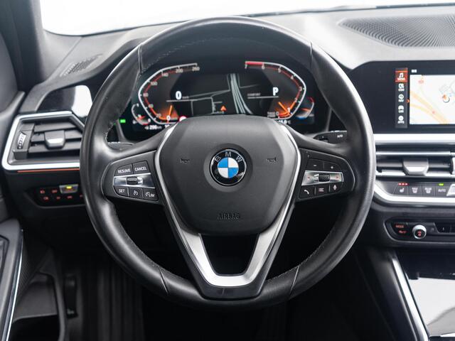 BMW 3-SERIE Sedan 320i | High Executive | Stoelverwarming | Sportstoelen | Sportstuurwiel | Cruise Control | LED | 17''