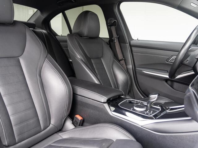 BMW 3-SERIE Sedan 320i | High Executive | Stoelverwarming | Sportstoelen | Sportstuurwiel | Cruise Control | LED | 17''