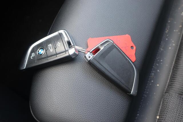 BMW 3-SERIE Touring 320i Executive Edition Navigatie, Panoramadak, Apple Carplay, Camera, Cruise control