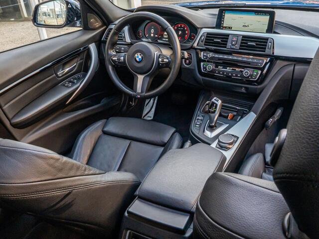 BMW 3-SERIE Touring 318i High Executive M-Sport ORG NL PANO HARMAN KARDON HUD CAMERA ELEK TREKHAAK BOMVOL!!!