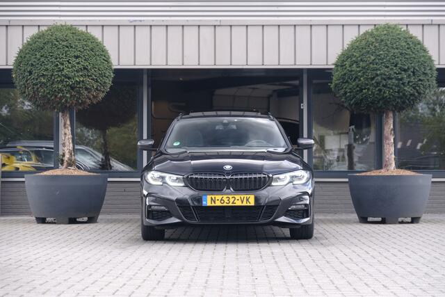 BMW 3-SERIE Touring 330e M Sport Shadow HUD LASERLED PANODAK TREKHAAK CARBON Gratis onderhoud T/M 2027
