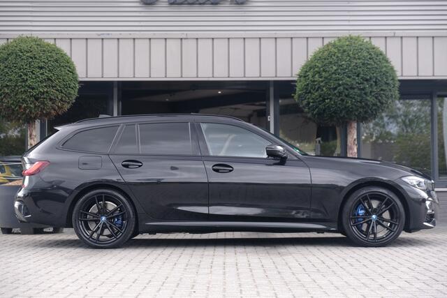 BMW 3-SERIE Touring 330e M Sport Shadow HUD LASERLED PANODAK TREKHAAK CARBON Gratis onderhoud T/M 2027