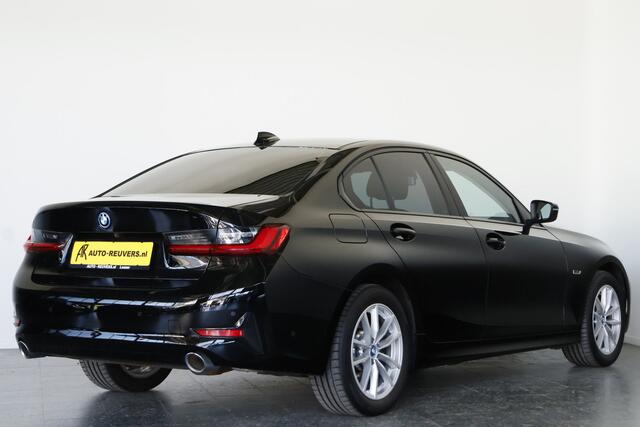 BMW 3-SERIE 320e / LED / Navi / CarPlay / Cam / Clima