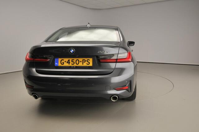 BMW 3-SERIE Sedan 330e Sportline / Leder / Sportstoelen / Park assist / LED / HIFI / Camera / Alu wielen 17 inch