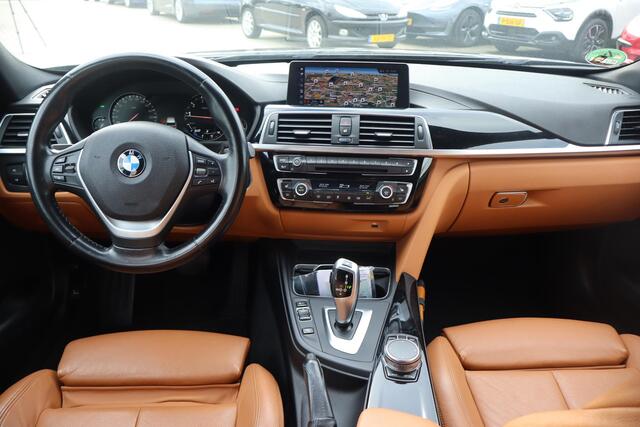 BMW 3-SERIE Touring 320i Luxury Edition (NL auto), Navigatie, Lederen interieur, Cruise control, Climate control, Stoelverwarming
