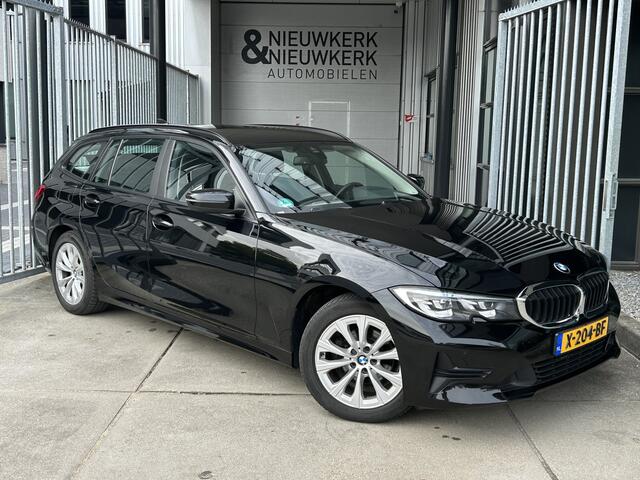 BMW 3-SERIE Touring 318i Executive Edition | NIEUW MODEL | AUTOMAAT | CARPLAY/ANDROID | NAVI | CRUISE CONTROL | CLIMATE CONTROL | PDC V+A | LMV | STOELVERWARMING | ELEKTR. ACHTERKLEP | LICHT+REGEN SENSOR | LED | BLUETOOTH