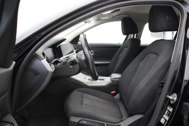 BMW 3-SERIE 318i Sedan Business Edition Automaat - Digitaal Cockpit, Carplay