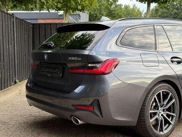 BMW 3-SERIE Touring 330e