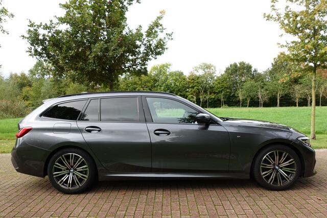 BMW 3-SERIE Touring 320i High Executive M-SPORT | Pano | LED | CarPlay | Stoelverw. | Elektr. klep | Camera |