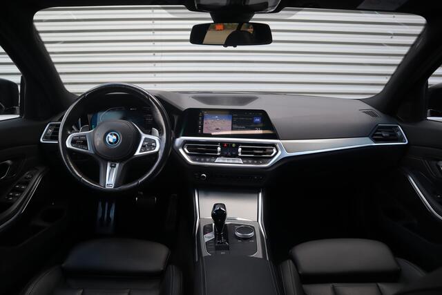BMW 3-SERIE M-Sport 19inch / SOH91% / Glazen dak / HiFi / 50 Jahre / Camera / M Performance