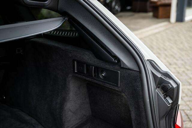 BMW 3-SERIE 330 330e xDrive M Sport LCI | Facelift | Shadow | Trekhaak | Widescreen | Hifi | Camera | 18' inch |