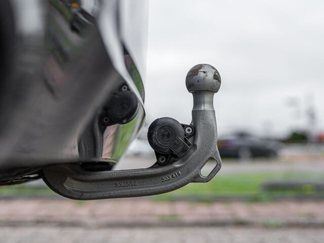 BMW 3-SERIE 330e xDrive High Exe M-Sport PANO LASER MEMORY STOEL 360 CAMERA HUD TREKHAAK BOMVOL!!!