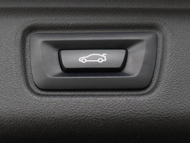 BMW 3-SERIE Touring 330e Business Edition Plus | Leder Bekleding | Carplay | Cruise Control | Navigatie | Laser LED koplampen | Stoelverwarming | LMV 18 |