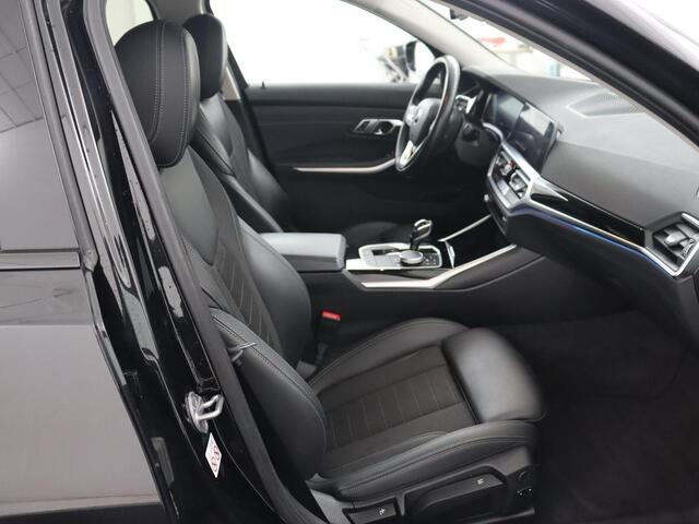 BMW 3-SERIE Touring 330e | Trekhaak | Half Leder | Stoel & Stuurverwarming | Sfeerverlichting | Carplay | Cruise Control | PDC