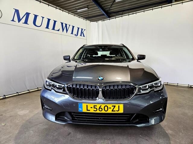 BMW 3-SERIE Touring 320i Business Edition / Trekhaak / Full LED / NL Auto