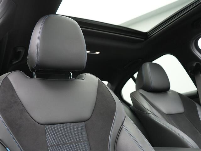BMW 3-SERIE 330e M Sport Plug In Hybrid 293pk Dealer O.H PHEV | Schuifdak | Camera | M Sport | Blis | Alcantara Sportstoelen Memory & Verwarmd | Navigatie | Cruise Control | M Sportstuur | Sfeerverlichting | Virtual | DAB |