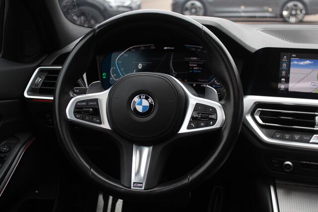 BMW 3-SERIE 320e Business Ed. M Sport / Camera / Leder / Harman Kardon / 19'' / CarPlay / DAB / Cruise Control
