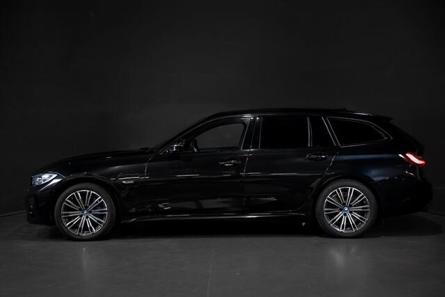 BMW 3-SERIE Touring 330e M-Sport | Pano | Trekhaak | 360 camera