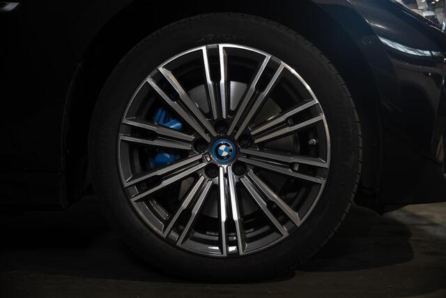 BMW 3-SERIE Touring 330e M-Sport | Pano | Trekhaak | 360 camera