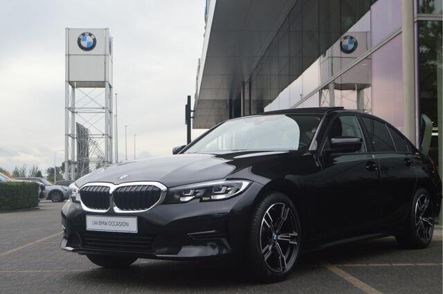BMW 3-SERIE 320i High Executive Automaat / Schuif-kanteldak / Sportstoelen / Stoelverwarming / Airconditioning / Cruise Control / PDC / Live Cockpit Professional