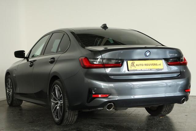 BMW 3-SERIE 320e High Executive / LED / Navi / CarPlay / Leder / DAB