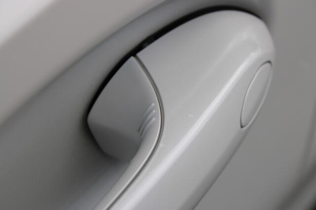 BMW 3-SERIE Touring 330i xDrive High Executive M Sport Automaat / Panoramadak / Trekhaak / Sportstoelen / Comfort Access / Adaptieve LED / Parking Assistant Plus