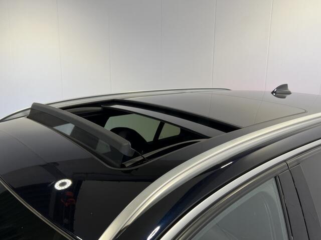 BMW 3-SERIE Touring 320i Edition M Sport Shadow High Executive | Navigatie | LM Velgen 19" | Elektrisch Glazen Panoramadak | Voorstoelen Verwarmd | Cruise Control | Lederen Bekleding | Airco |