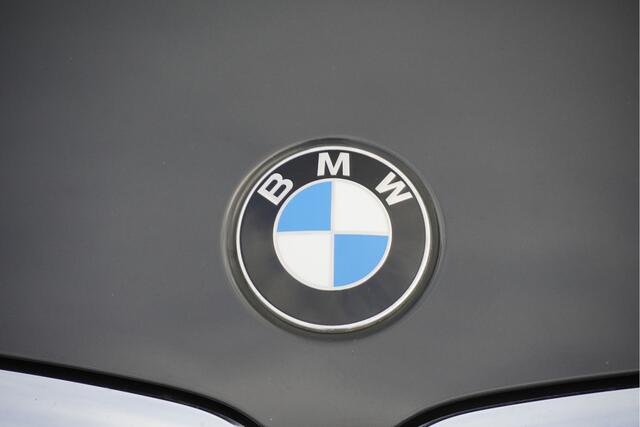 BMW 3-SERIE Touring 318i Automaat! Executive Edition BJ2020 Lmv 17" | Led | Pdc | Navi | Elek. trekhaak | Elek. achterklep | Virtual cockpit | Climate control | Cruise control | Getint glas