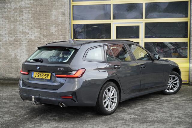 BMW 3-SERIE Touring 318i Automaat! Executive Edition BJ2020 Lmv 17" | Led | Pdc | Navi | Elek. trekhaak | Elek. achterklep | Virtual cockpit | Climate control | Cruise control | Getint glas