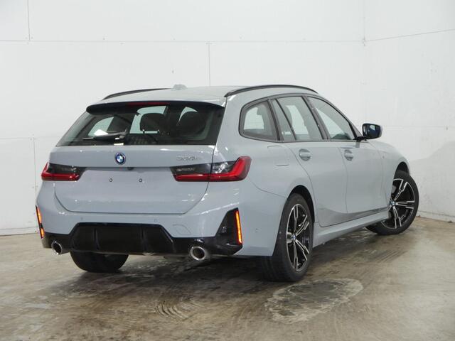 BMW 3-SERIE Touring 330e M-Sport | Panorama | Trekhaak | Elek. Verst.Stoelen | Stoel/Stuurverwarming | Harman Kardon
