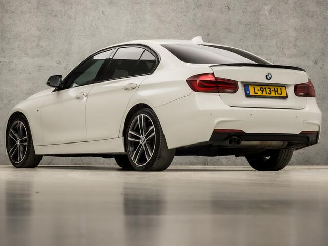 BMW 3-SERIE 320i M Sport 184Pk Automaat (GROOT NAVI, M PAKKET, HARMAN/KARDON, APPLE CARPLAY, SPORT AUTOMAAT, STOELVERWARMING, LEDEREN SPORTSTOELEN, DIGITAL COCKPIT, GETINT GLAS, FLIPPERS, NIEUWSTAAT)