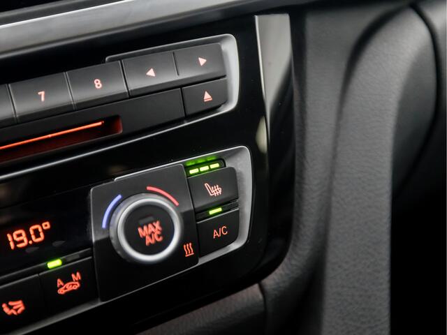 BMW 3-SERIE 320i M Sport 184Pk Automaat (GROOT NAVI, M PAKKET, HARMAN/KARDON, APPLE CARPLAY, SPORT AUTOMAAT, STOELVERWARMING, LEDEREN SPORTSTOELEN, DIGITAL COCKPIT, GETINT GLAS, FLIPPERS, NIEUWSTAAT)