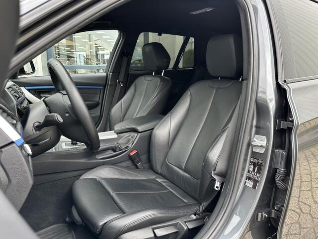 BMW 3-SERIE Touring 320i High Executive M-Pakket | NL-Auto/NAP/Leder/Sportstoel/Carplay/Navi/19-inch