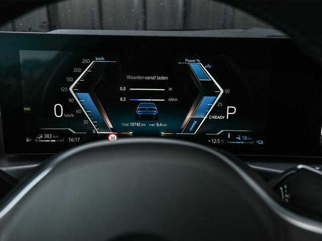 BMW 3-SERIE 330e | M-SPORT | SPORT SEATS | FULL STYLING | AMBIANCE INTERIEUR | ACTIVE CRUISE | DAB+ | HIFI SOUND | SHADOW-LINE | TREKHAAK | STUURVERWARMING