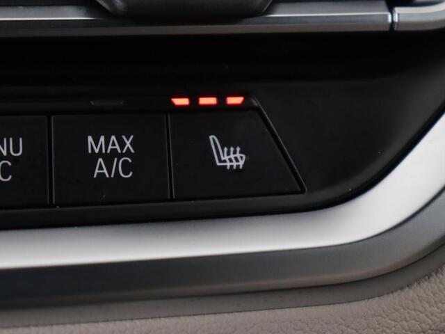 BMW 3-SERIE 320e High Executive | M Sport | Panoramadak | Leder | Adaptive cruise | Laser Light | Stoel & stuurverwarming | Park Assist | Sportstoelen | Carplay | Live Cockpit | 20'' | PHEV | Plug In