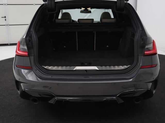 BMW 3-SERIE 320e High Executive | M Sport | Panoramadak | Leder | Adaptive cruise | Laser Light | Stoel & stuurverwarming | Park Assist | Sportstoelen | Carplay | Live Cockpit | 20'' | PHEV | Plug In