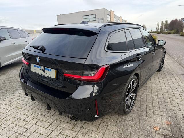 BMW 3-SERIE Touring 318i M Sport Pano-Dak | Trekhaak | Leer | Stoelverw. |