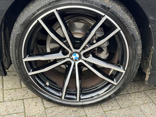 BMW 3-SERIE Touring 318i M Sport Pano-Dak | Trekhaak | Leer | Stoelverw. |