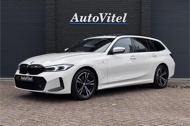 BMW 3-SERIE Touring 330e M-Sport | 19,5 kWh Accu | Panodak | Head-Up | Memory | Trekhaak | 360° Camera | Fabrieksgarantie