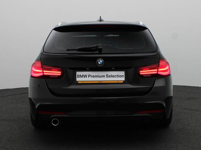 BMW 3-SERIE Touring 318i M Sportpakket | Lederen Sportstoelen | PDC | 18"